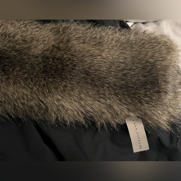 NWT Ann Taylor Faux Fur Scarf - Picture 2 of 4